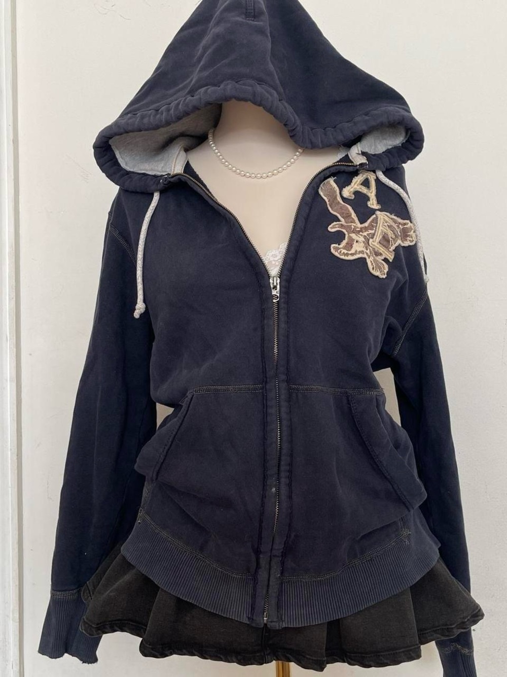 American Eagle Outfitters Sweatshirt with Navy Label and Tan Trim